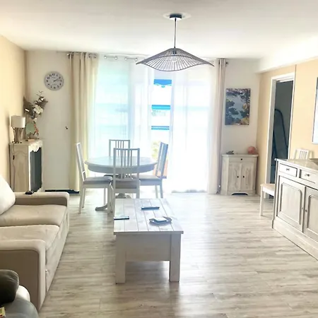 דירה Beautiful Located 800 M From The