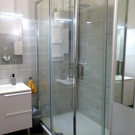 Apartment Beautiful Located 800 M From The