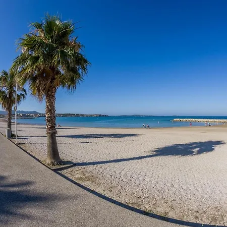 Apartment Beautiful Located 800 M From The